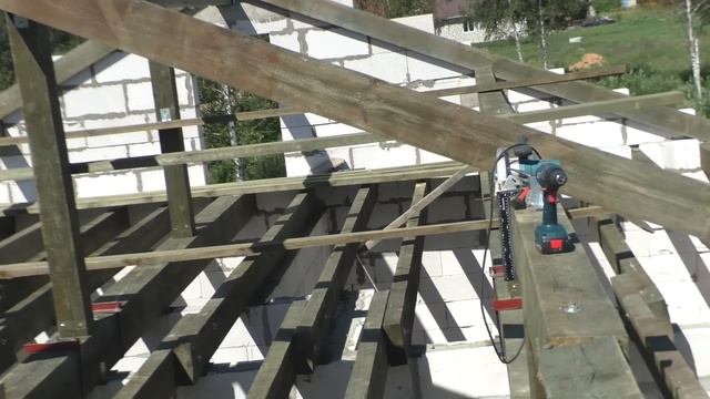 Монтаж стропил своими руками. Двускатная крыша. Холодный чердак. смотреть онлайн