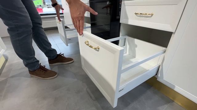 Установили кухонный гарнитур с матовыми фасадами в эмали. смотреть онлайн