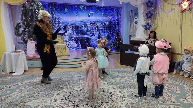 МАДОУ #70 "Теремок" Новогодний утренник, группа 3 (27.12.22) смотреть онлайн