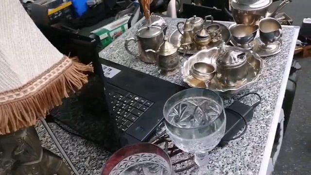 К СОСЕДЯМ на TRÖDELMARKT смотреть онлайн