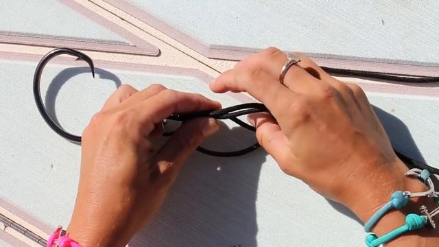 Best MUST KNOW Fishing Knot | How to Tie The UNI KNOT- Tying Line to Hook or Lure смотреть онлайн