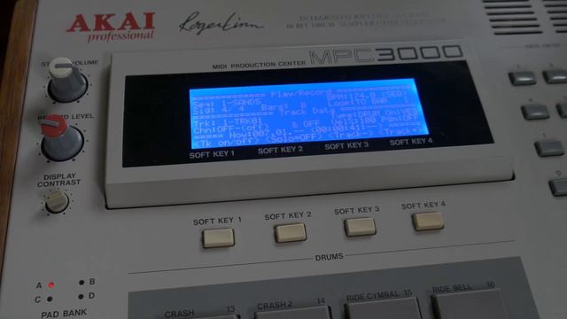 Making a beat on the MPC 3000 смотреть онлайн