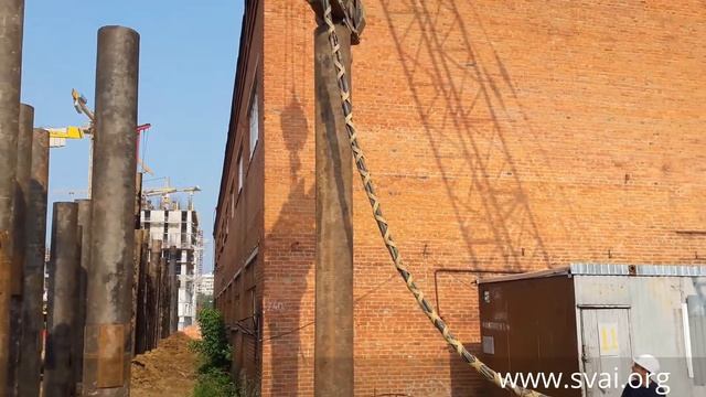 Погружение труб D508 вибропогружателем кранового класса