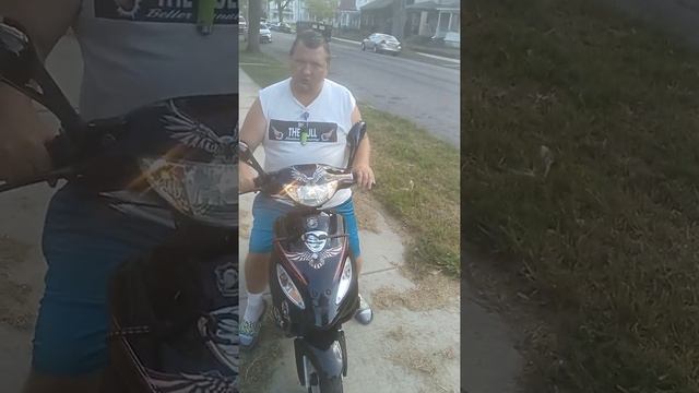 MY FRIEND BOUGHT A NEW MOPED FROM CELLBLOCK MOTORS. смотреть онлайн