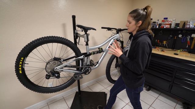New Bike and a New Sponsor - Ibis Ripmo AF - Dusty Betty Women's Mountain Biking смотреть онлайн