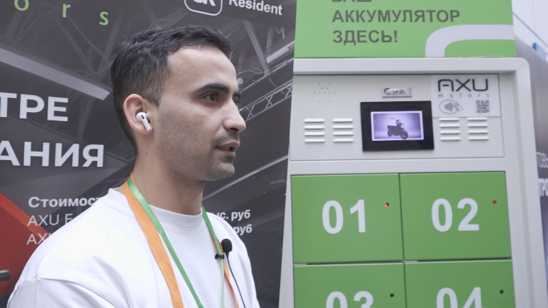 Электроскутер AXU E-Scout со сменными аккумуляторами и собственным Swap сервисом на выставке ЕДрайв смотреть онлайн
