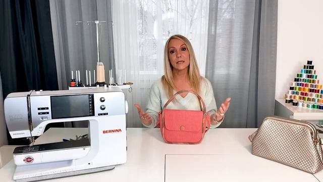 Какую сумку выбрать женщинам 40+ / Самые трендовые модели сумок смотреть онлайн