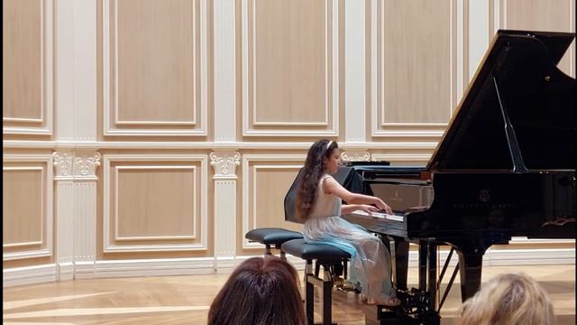 Дина Ласкина (8 лет). Общее фортепиано. Л. ван Бетховен. Рондо из Сонатины фа мажор. смотреть онлайн
