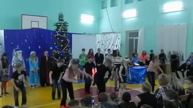 Танец волчат на Новогоднем празднике смотреть онлайн