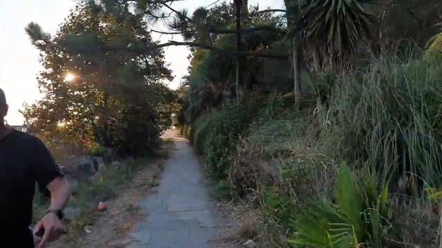 Прогулка по набережной старой Гагры смотреть онлайн