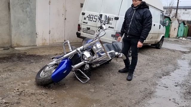как девушке поднять тяжелый мотоцикл смотреть онлайн