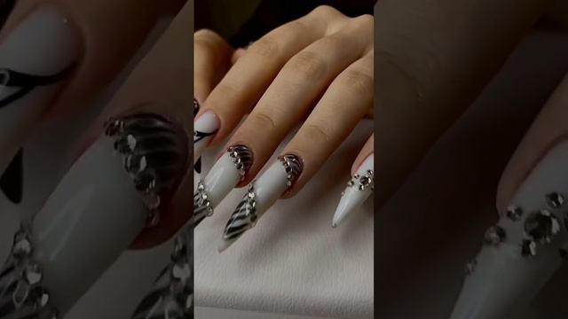 #чернобелое #маникюр #стразы смотреть онлайн