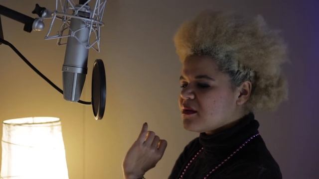 Grace Jones - I've seen that face before (Françoise cover) смотреть онлайн