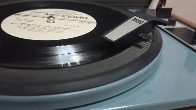 Проигрыватель пластинок "Россия-323" с колонкой. (Второй аппарат) смотреть онлайн