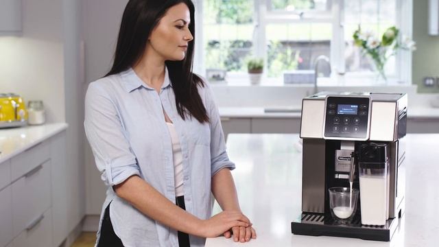 Perfecta EVO ESAM420.80 Making Milk Drinks смотреть онлайн