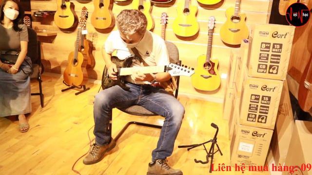 2 A Khách NHẬT ĐẬP HỘP GUITAR CORT X300 TẠI Showroom VIỆT NHẠC смотреть онлайн