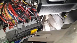Как протянуть провод в салон из моторного отсека OPEL ZAFIRA