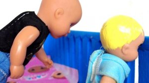 БОМБОЧКИ С ВОДОЙ? ТЫ КИДАЛ? КАТЯ И МАКС веселая семейка Смешные КУКЛЫ БАРБИ АНИМАЦИЯ ДАРИНЕЛКА тв