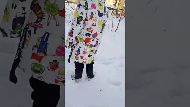 Я и моя подруга играем в горячо -холодно.