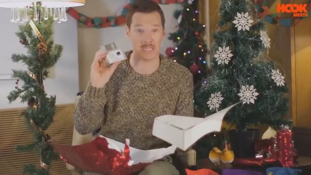 Бенедикт Камбербэтч учит, как нужно реагировать на дерьмовые подарки смотреть онлайн