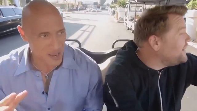 Скала едет и поет на гольф-каре песню плыли мы по морю ветер мачту рвал (мэшап) смотреть онлайн