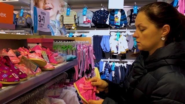Покупаем ребенку новый комбинезон в магазине Кораблик в г.  Волоколамск, детское питание, памперсы