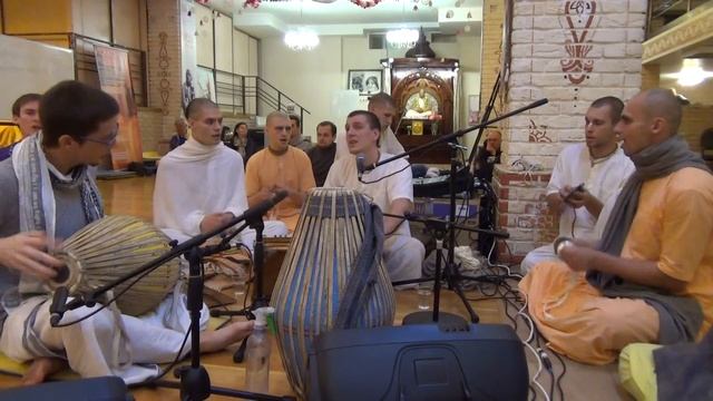 KIRTAN MOSCOW - Киртан Рамананда Прабху - Москва, 23.04.2016 - Часть 2 смотреть онлайн