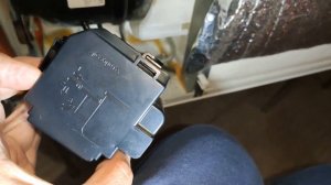 Как снять крышку пуско-защитного реле холодильника Electrolux, Zanussi?