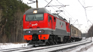 ЭП2К-047 с почтово-багажным поездом Владивосток - Москва