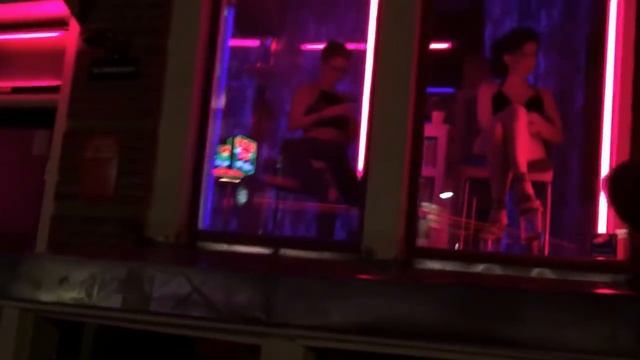 Улица красных фонарей в Амстердаме смотреть онлайн