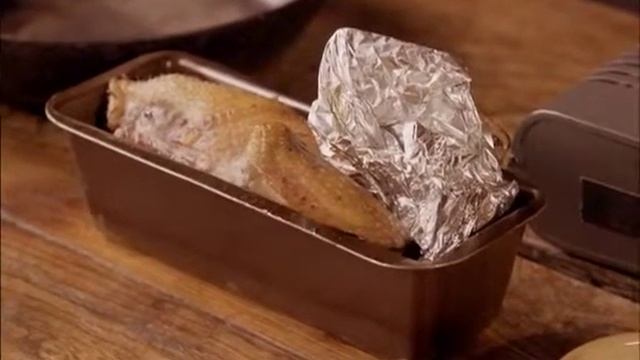 Как готовят блюдо "Цесарка в соусе с раками" | Світ на смак смотреть онлайн