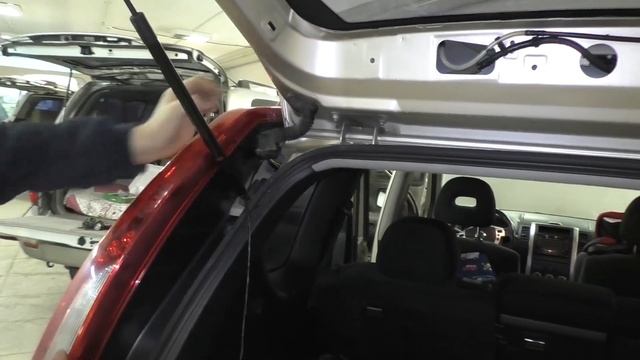 Установка камеры заднего вида AVS327CPR и зеркала с монитором AVS0458BM на Nissan X-Trail T31 смотреть онлайн