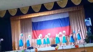 танц. коллектив «Звездочки «  танец « Не уроните шарик».