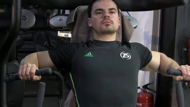 Тренажер жим от груди Technogym CHEST PRESS MNFCNN0 смотреть онлайн