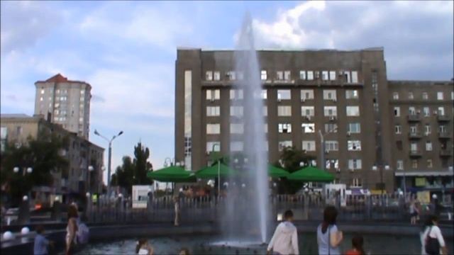 Фонтан на привокзальной площади Харькова / The fountain on the forecourt of Kharkov смотреть онлайн