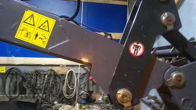 Обзор фронтального погрузчика Metal Fach T219 смотреть онлайн