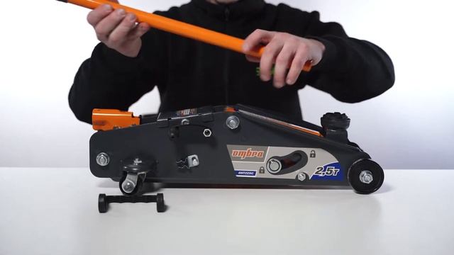 Домкрат гидравлический 2,5т подкатной, с фиксатором, в кейсе, высота подъема 140-387мм OMBRA