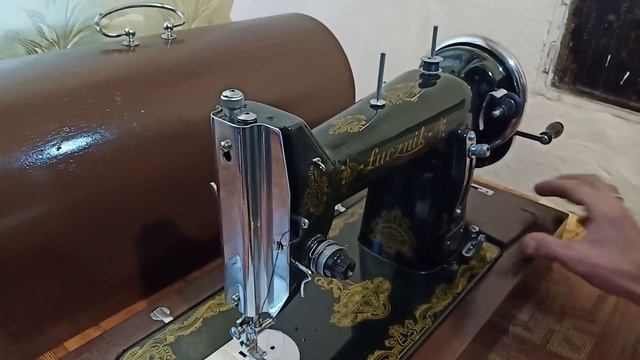 швейная машина Lucznik 82R. демонстрация. смотреть онлайн