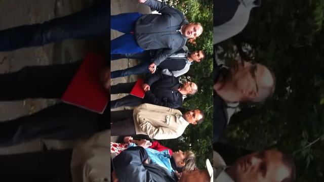 "Шпана" депутата Николая Антонова пытается сорвать встречу с избирателями кандидата Ивана Волкова. смотреть онлайн