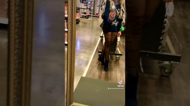 Отражаясь в прекрасных зеркалах, гуляла в ОБИ. Город Брянск. смотреть онлайн