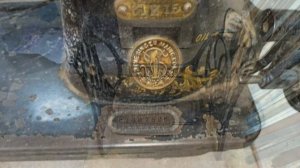 Реставрация и ремонт антикварной швейной машинки Зингер с ножной педалью и станиной