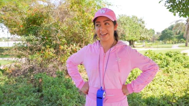 Jason and Alex have funny sports day with girls | Play Fair for Kids смотреть онлайн