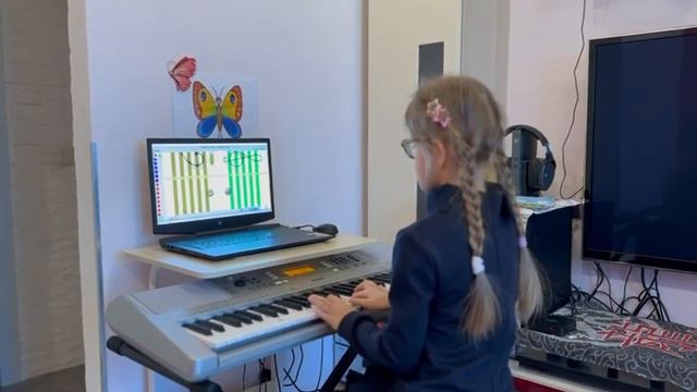Sasha 8 yo (ОВЗ). Гайдн. Симфония "Сюрприз" на 1 презентации смотреть онлайн