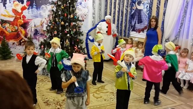 Танец гномиков:) смотреть онлайн