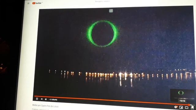 Странный зеленый круг над городом смотреть онлайн