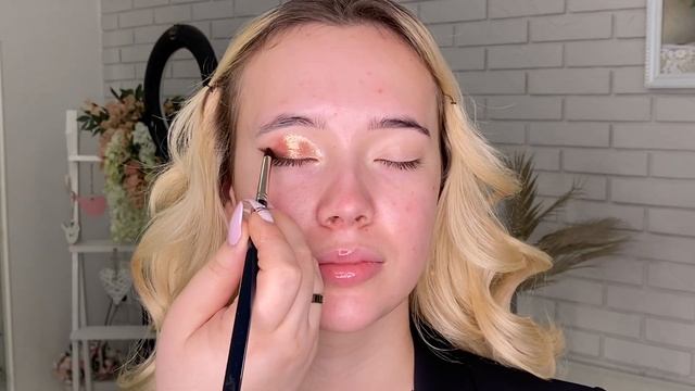 Новогодний макияж 2021 Вечерний макияж с растушёванной стрелкой / New Year's makeup 2021 смотреть онлайн