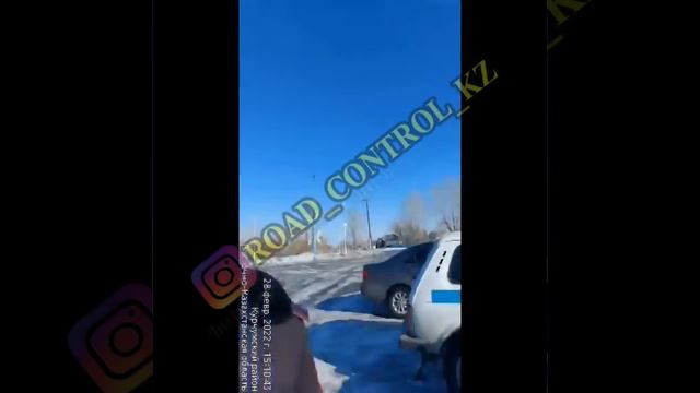 Нарушает ПДД и не знает кто его начальники. смотреть онлайн