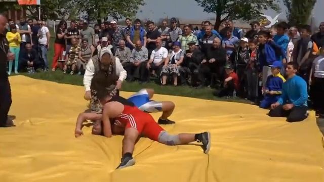 Бабушка заступилась за внука смотреть онлайн