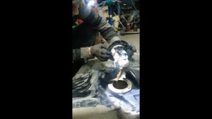 Снятие бензобака Mazda Premacy часть 10 (мобильная съёмка)