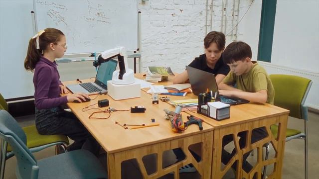 Promobot M Edu учебный робот-манипулятор для изучения робототехники _ #образование #робототехника смотреть онлайн